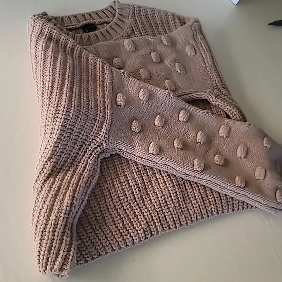 Moon & Madison Women's Sweater Sz Small Blush Tan Soft Cropped Bubble Dot Sleeve - Picture 3 of 8